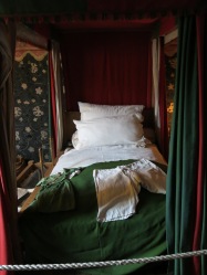 Where Shakespeare's mum rested after Shakespeare was born